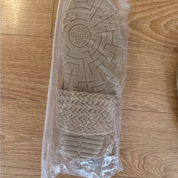 3/$30 - Women's Tan Woven Sandals Slides (NWT) - Picture 3 of 3